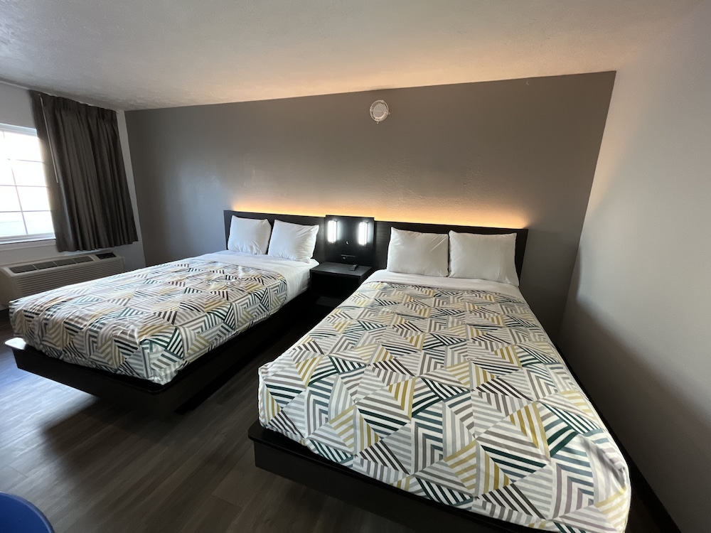 Deluxe Room, 2 Double Beds, Non Smoking, Refrigerator & Microwave - Photo 2