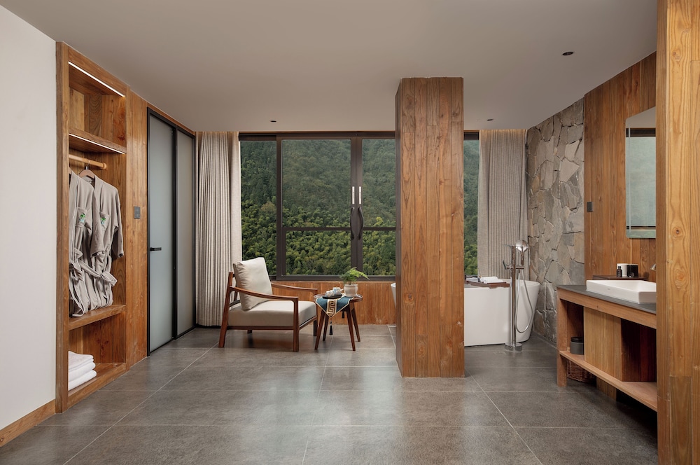 Classic Double Room, 1 Queen Bed, Private Bathroom, Hill View