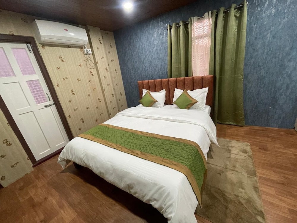 Double or Twin Room, Balcony, City View photo 2
