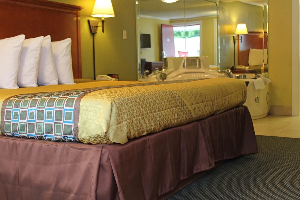 Suite, 1 King Bed, Non Smoking (Jacuzzi) - Photo 1