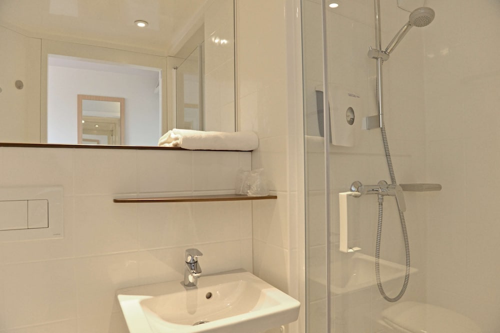 Standard Room, 1 Double Bed - Photo 6