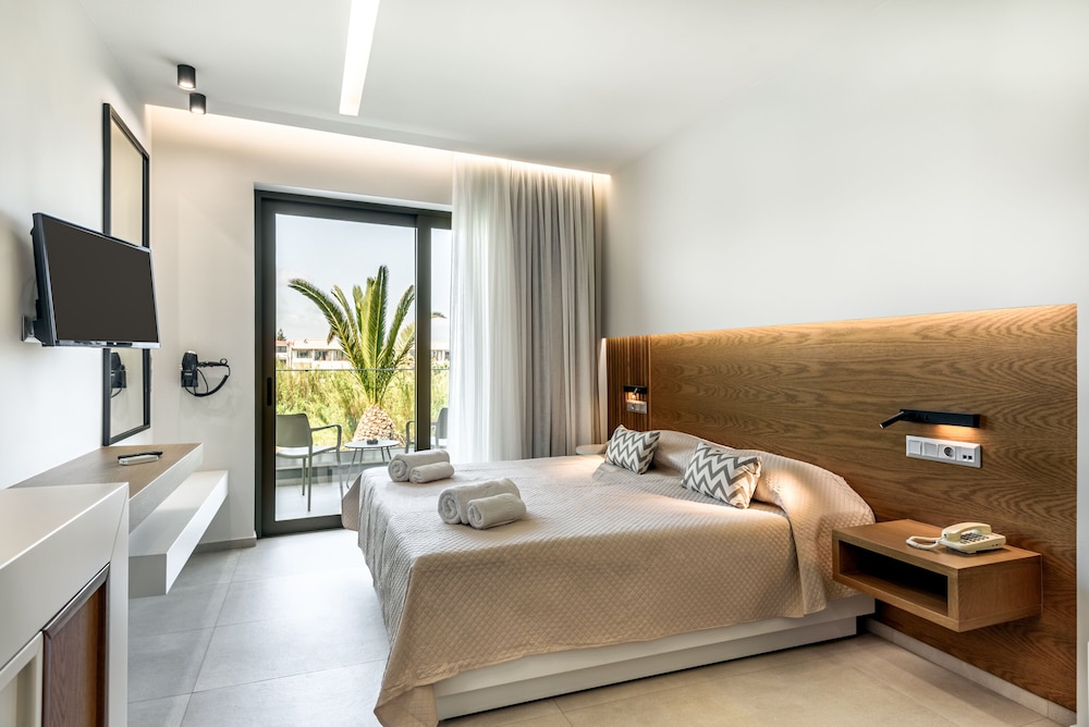 Superior Double Room, Partial Sea View photo 1