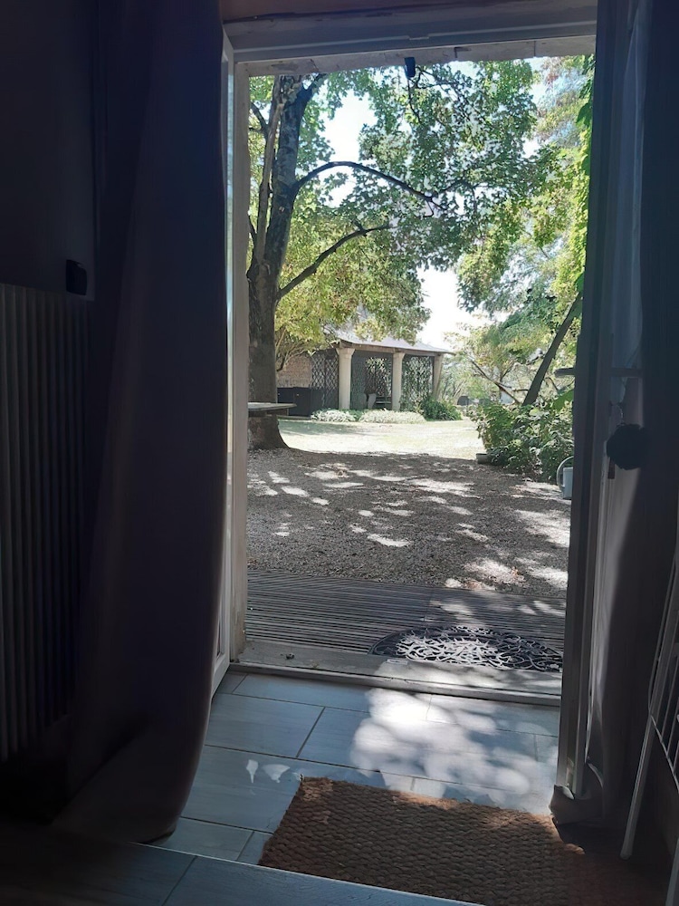 Superior Double Room, Ensuite, Garden View (Glycine) photo 3