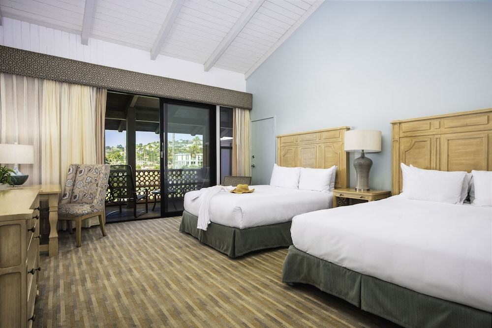 Superior Room, 2 Queen Beds (Coastline View Two Queen Beds) - Photo 4