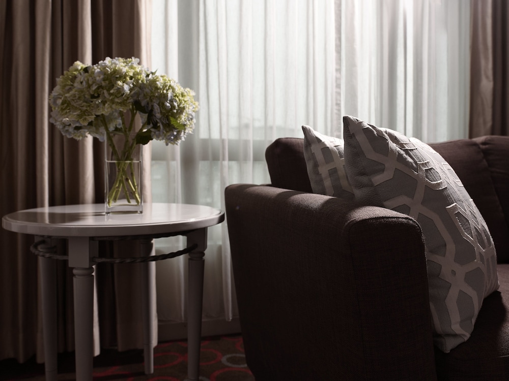Superior Room, 1 King Bed, City View photo 3