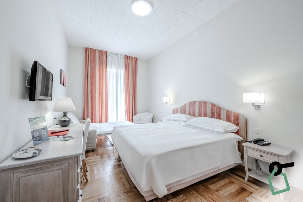 Comfort Triple Room, Multiple Beds, Private Bathroom, Partial Sea View