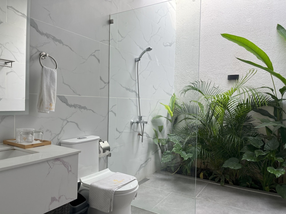 Luxury Villa, 3 Bedrooms, Non Smoking, Bathtub - Photo 10