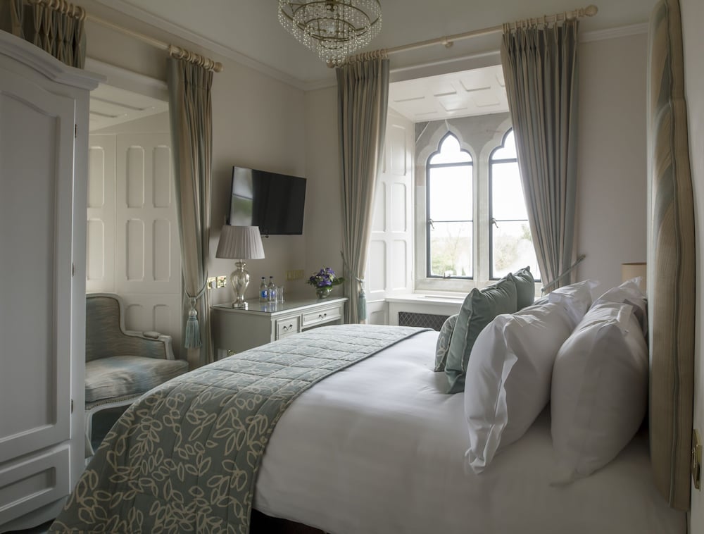 Deluxe Castle Bedroom photo 3