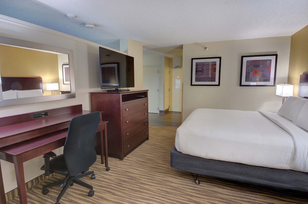 Premium Room, 1 King Bed - Photo 1