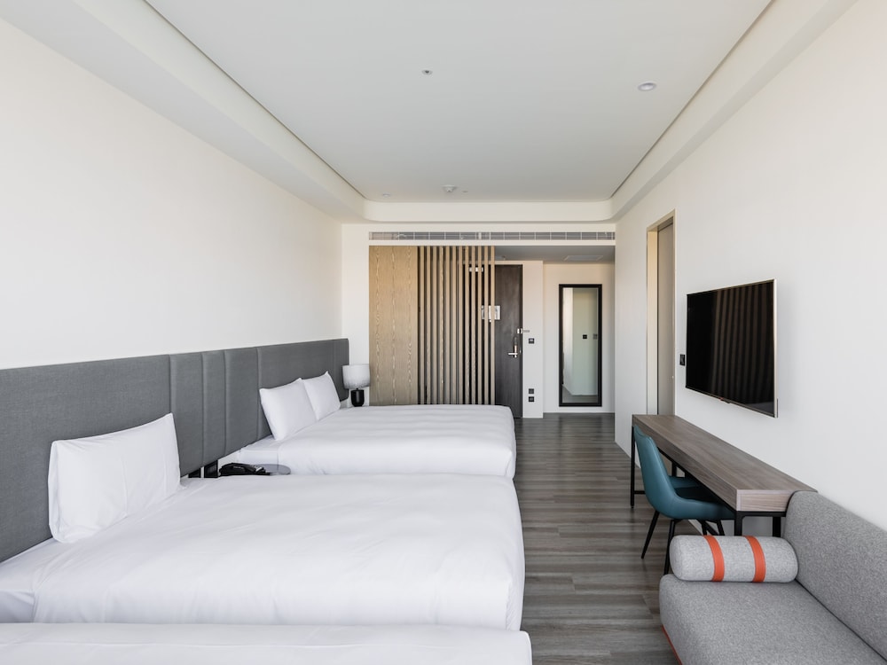 Deluxe Room, 1 Bedroom - Photo 1