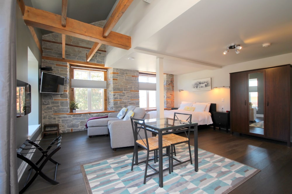 Queen Suite 3