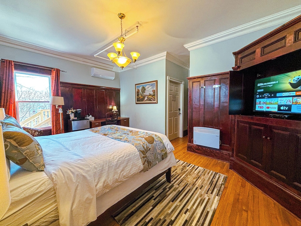 The Governor's Getaway-On 1st floor photo 2