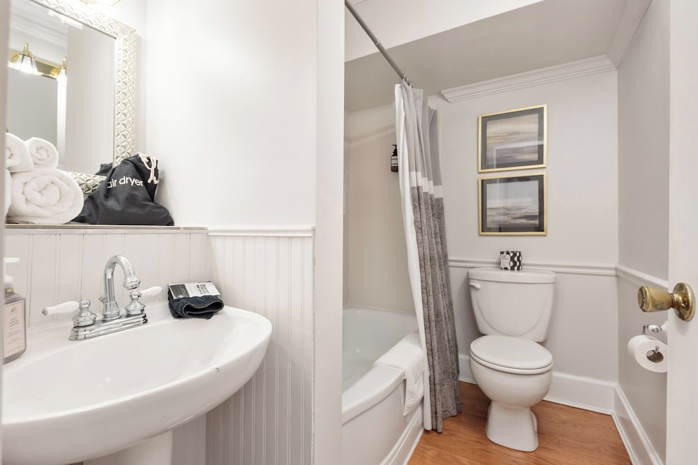Double Room, 1 Queen Bed, Private Bathroom photo 3