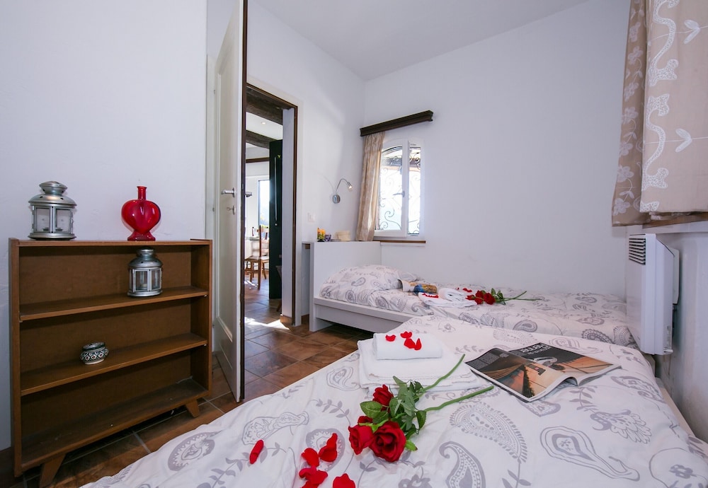 Family Villa, Multiple Bedrooms, 2 Bathrooms (Morcote Magic View)