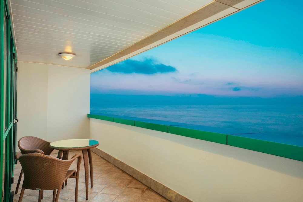 Executive Suite, 1 King Bed, Balcony, Sea View - Photo 9