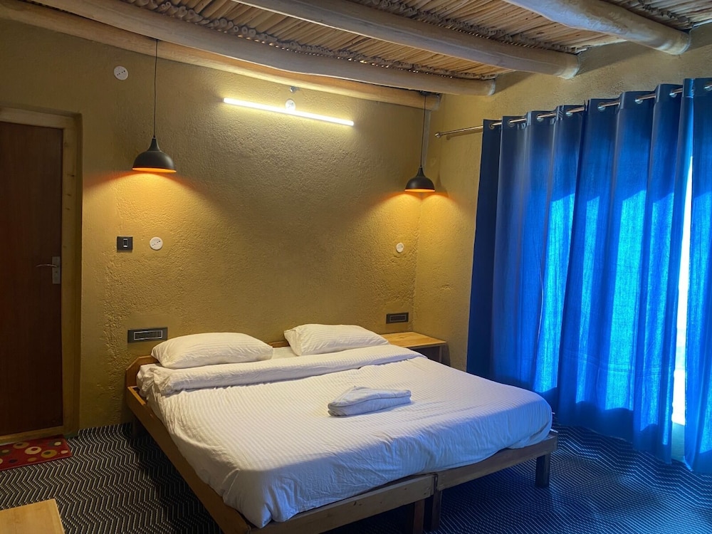 Deluxe Room - Photo 7