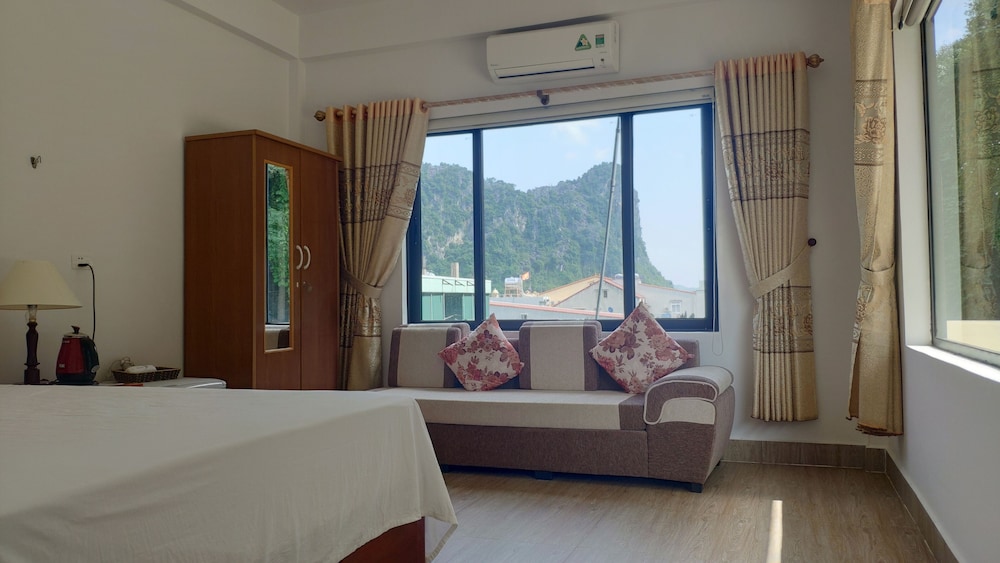 Superior Room, 1 Queen Bed, Mountain View, Corner photo 2
