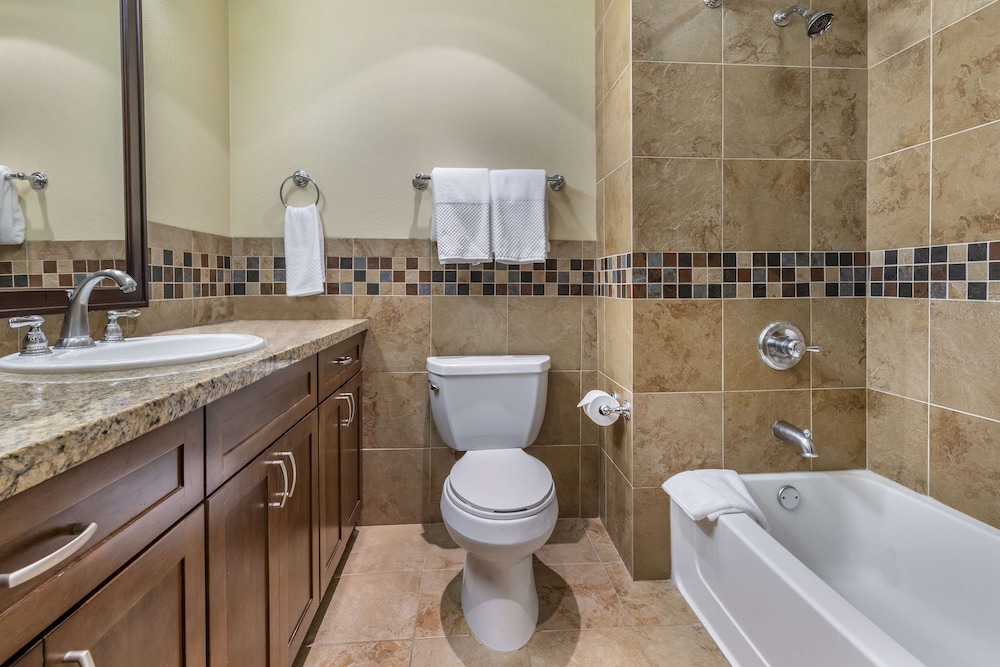STUDIO 2 QUEENS ACCESSIBLE HEARING W/ BATHTUB - Photo 5