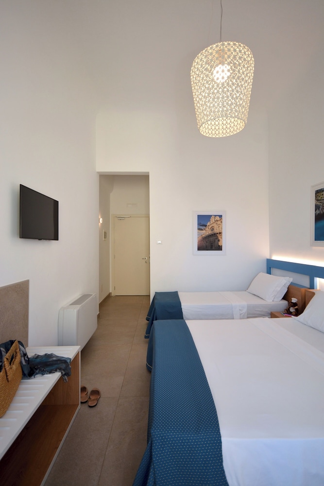 Triple Room, Balcony, Partial Sea View photo 3