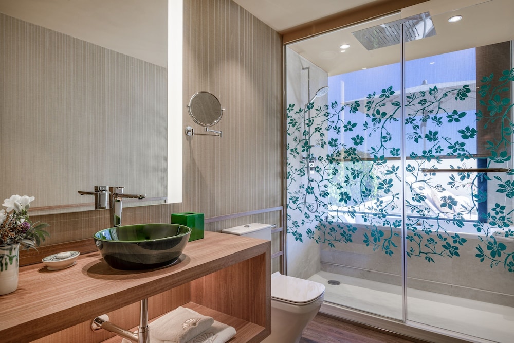 Grand Room, 1 King Bed, City View (Terrace)