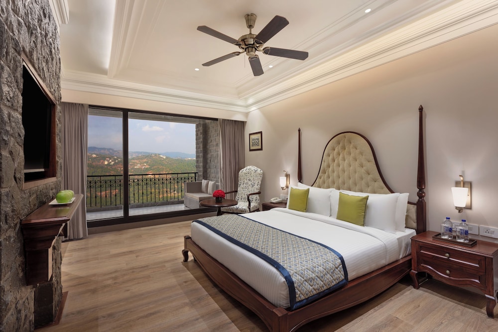 Suite, 1 King Bed - Photo 1