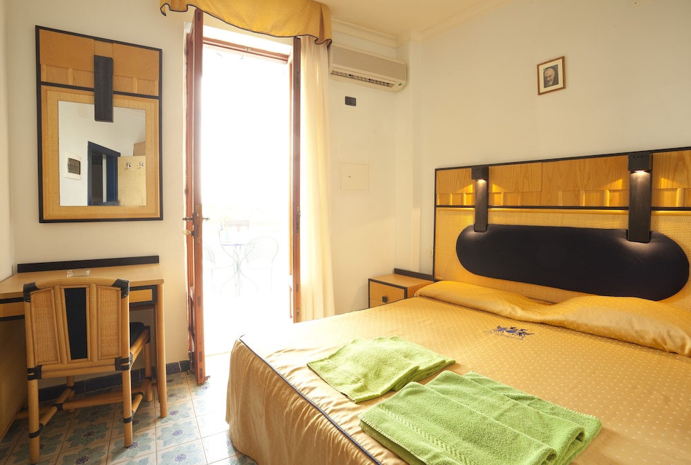 Double or Twin Room photo 3