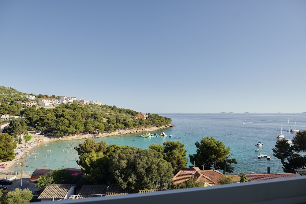 Double/Twin Room with Sea View and Balcony photo 2