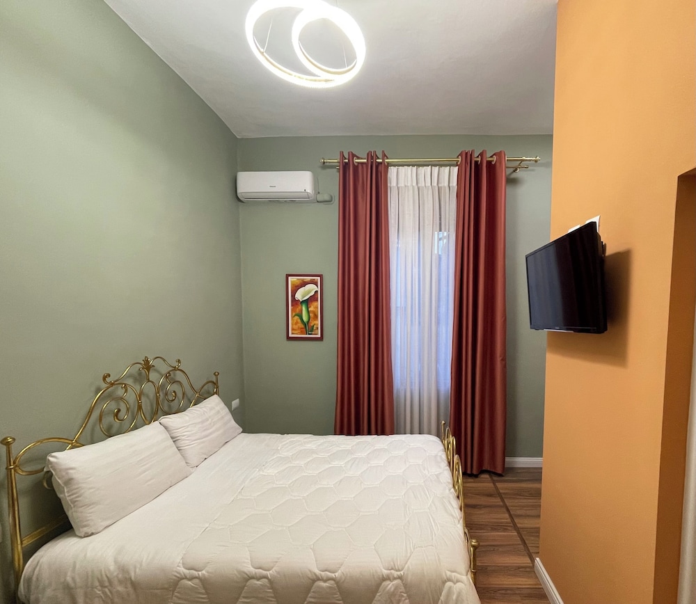 Deluxe Double Room, 1 Queen Bed, Non Smoking, Air conditioning, No. 2