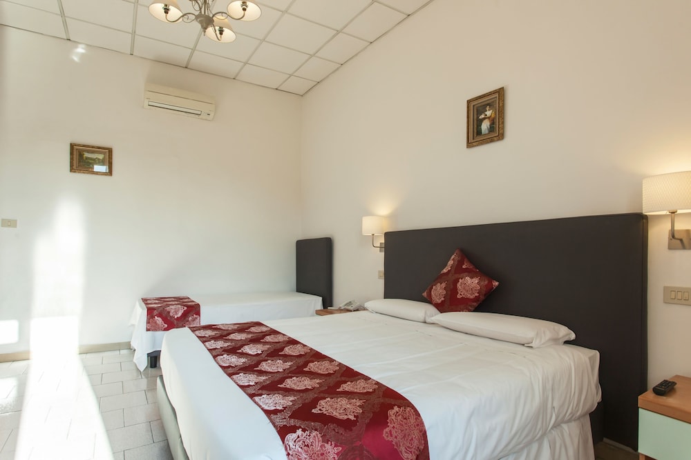 Classic Triple Room photo 1