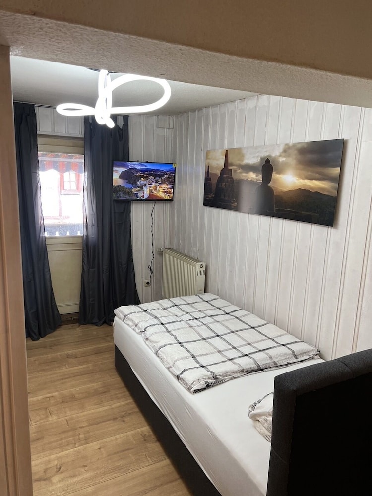 Single Room, Shared Bathroom photo 1