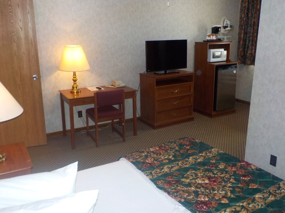 Deluxe Suite, 1 King Bed with Sofa bed, Poolside photo 3