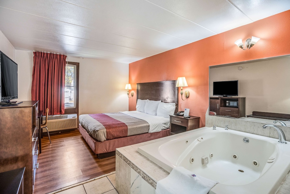 Superior Room, 1 King Bed, Non Smoking, Hot Tub - Photo 7
