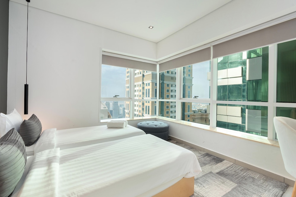 Classic Apartment, Balcony, Marina View