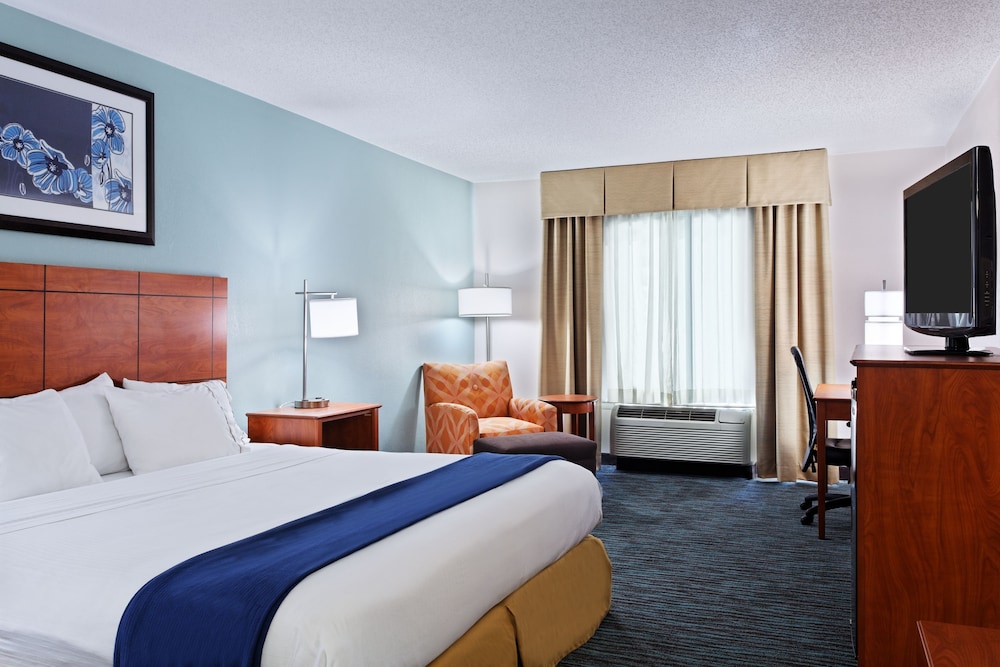 Standard Room, 1 King Bed, Accessible Bathtub (Mobility) - Photo 1