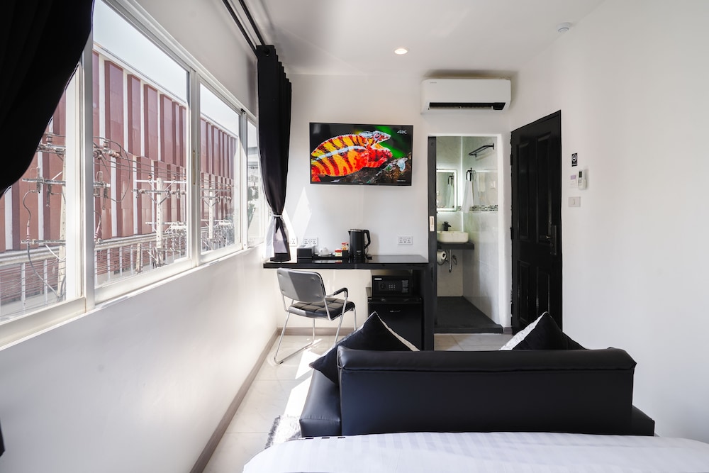Deluxe Room, 1 Queen Bed, Non Smoking, City View photo 3