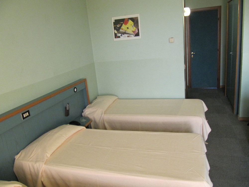 Classic Double or Twin Room photo 3