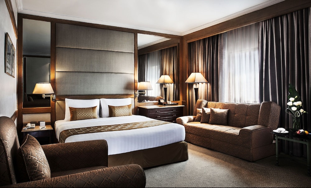 Junior Suite, 1 King Bed, City View photo 3