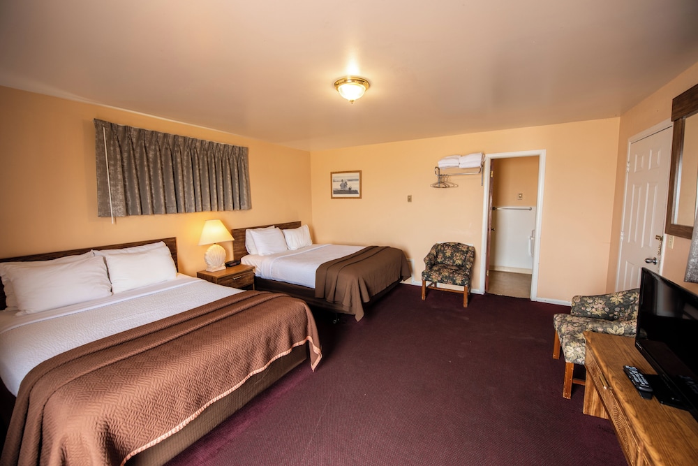 Deluxe Room, 2 Queen Beds photo 2