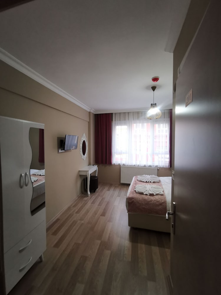 Deluxe Room, Partial Sea View photo 3