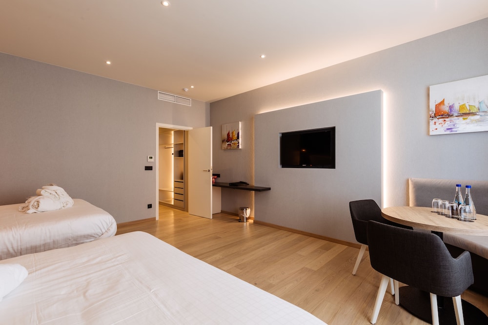 Comfort Room, 2 Queen Beds, No Sea View - Photo 2