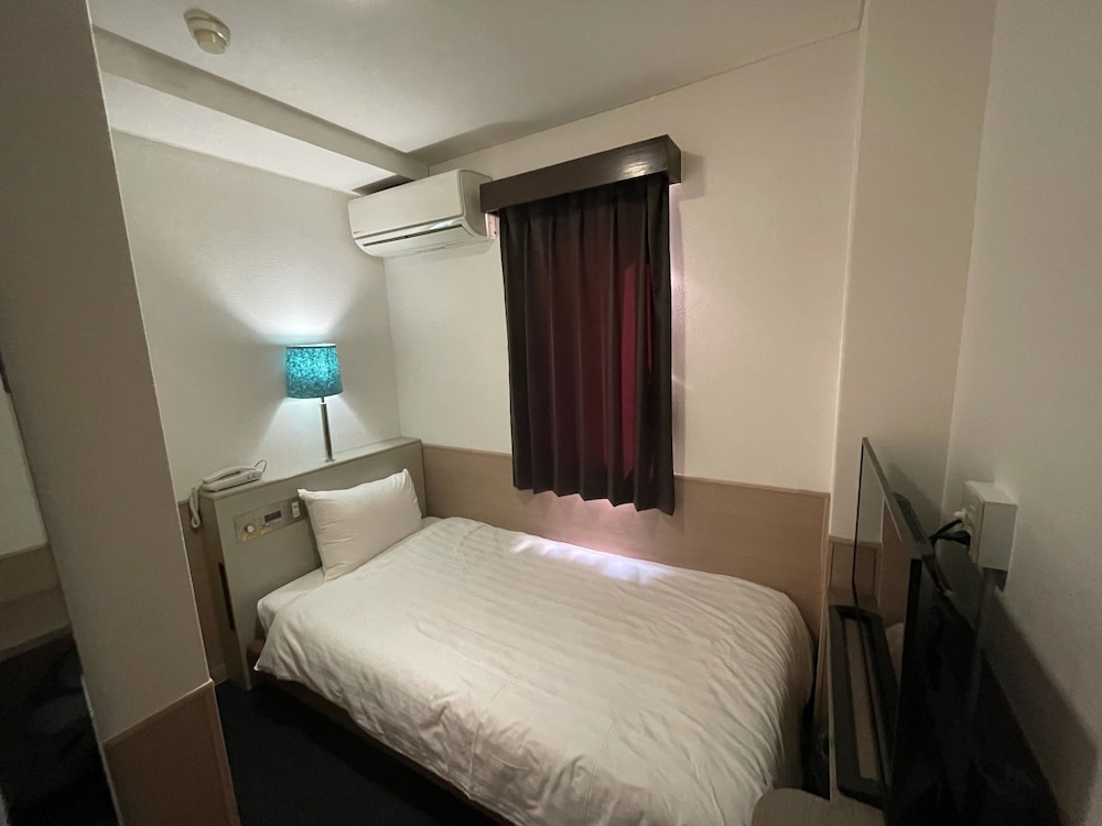 Single Room with Private Bathroom, Non Smoking