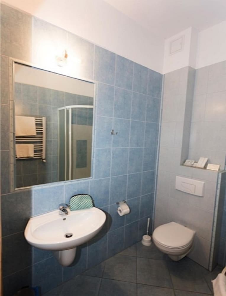 Basic Twin Room photo 2
