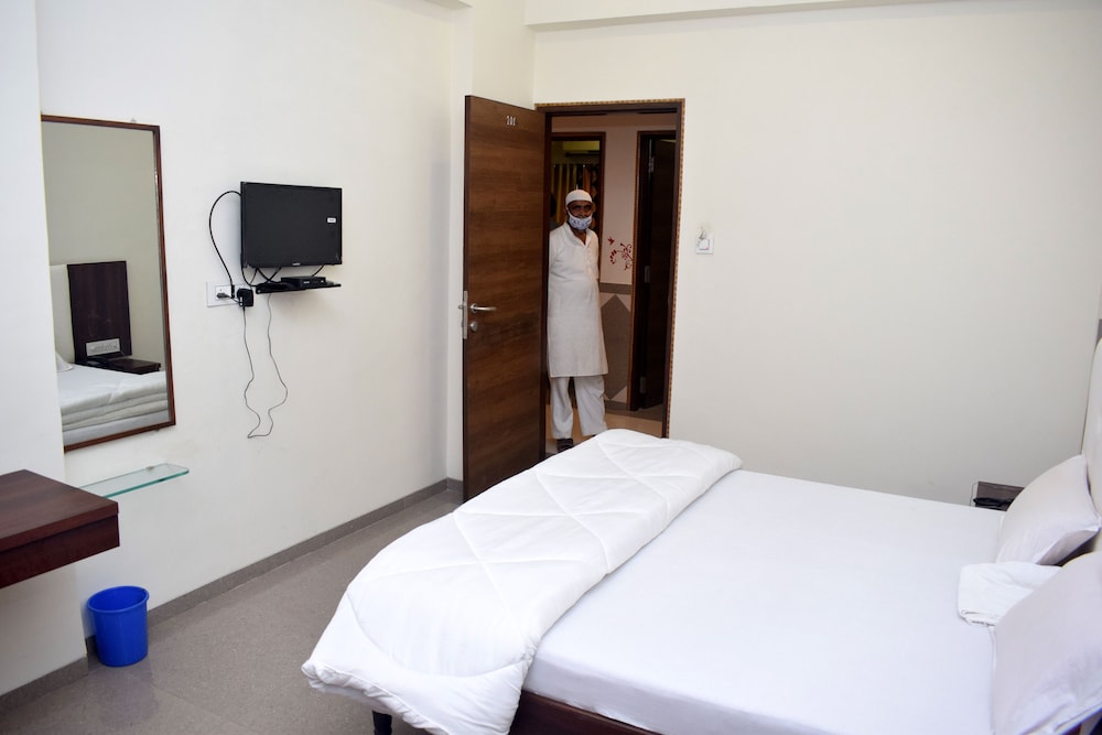 Deluxe Room - Photo 7