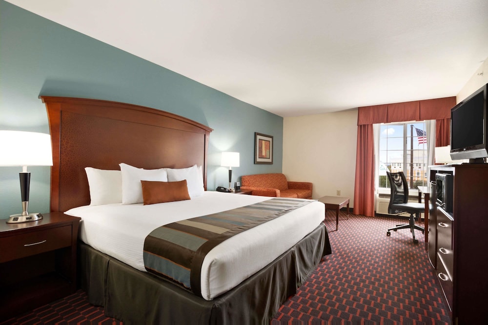 Suite, Multiple Beds, Non Smoking - Photo 1