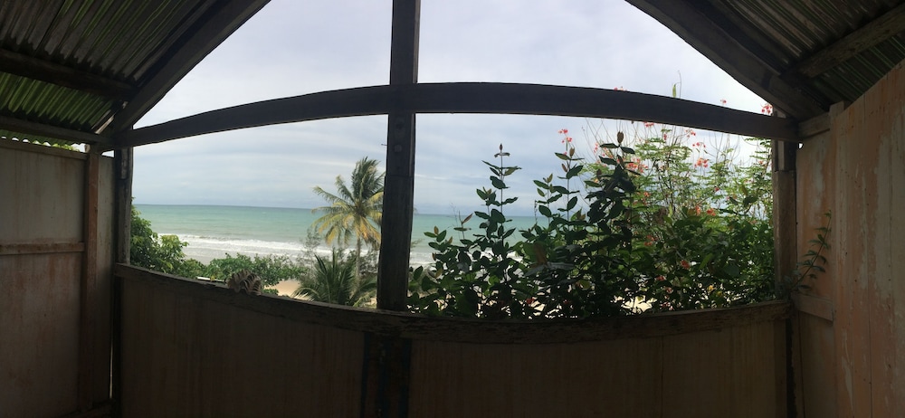 Picturesque Seaview Chalet photo 2