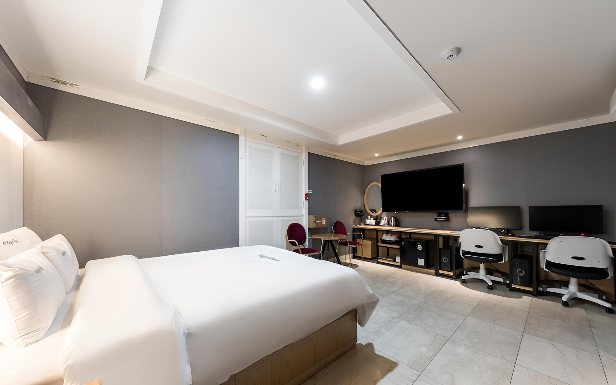Room (Couple PC - 23 hours (2 PCs Netflix &) - Photo 1