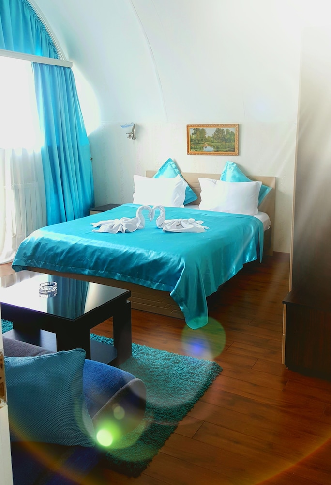 Suite, Jetted Tub