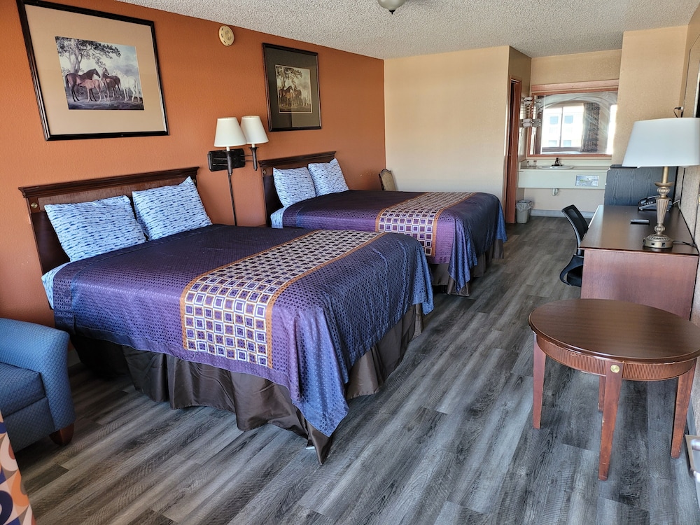 Standard Double Room, 2 Queen Beds, Non Smoking, Refrigerator & Microwave photo 1