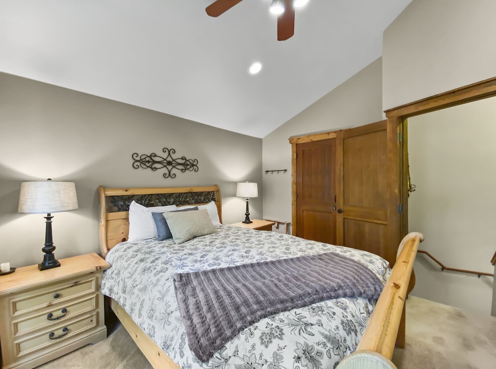 Townhome, 2 Bedrooms