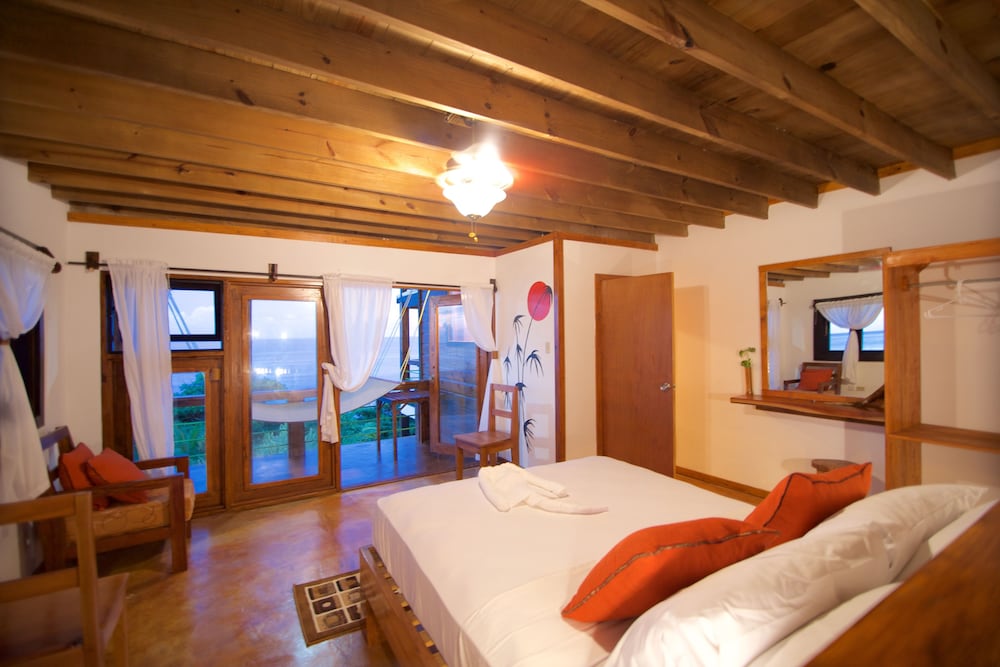 Panoramic Queen Room, Private Bathroom, Ocean View (201660295)